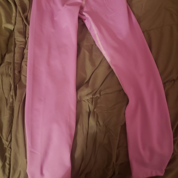 clothes - Picture 2 of 16